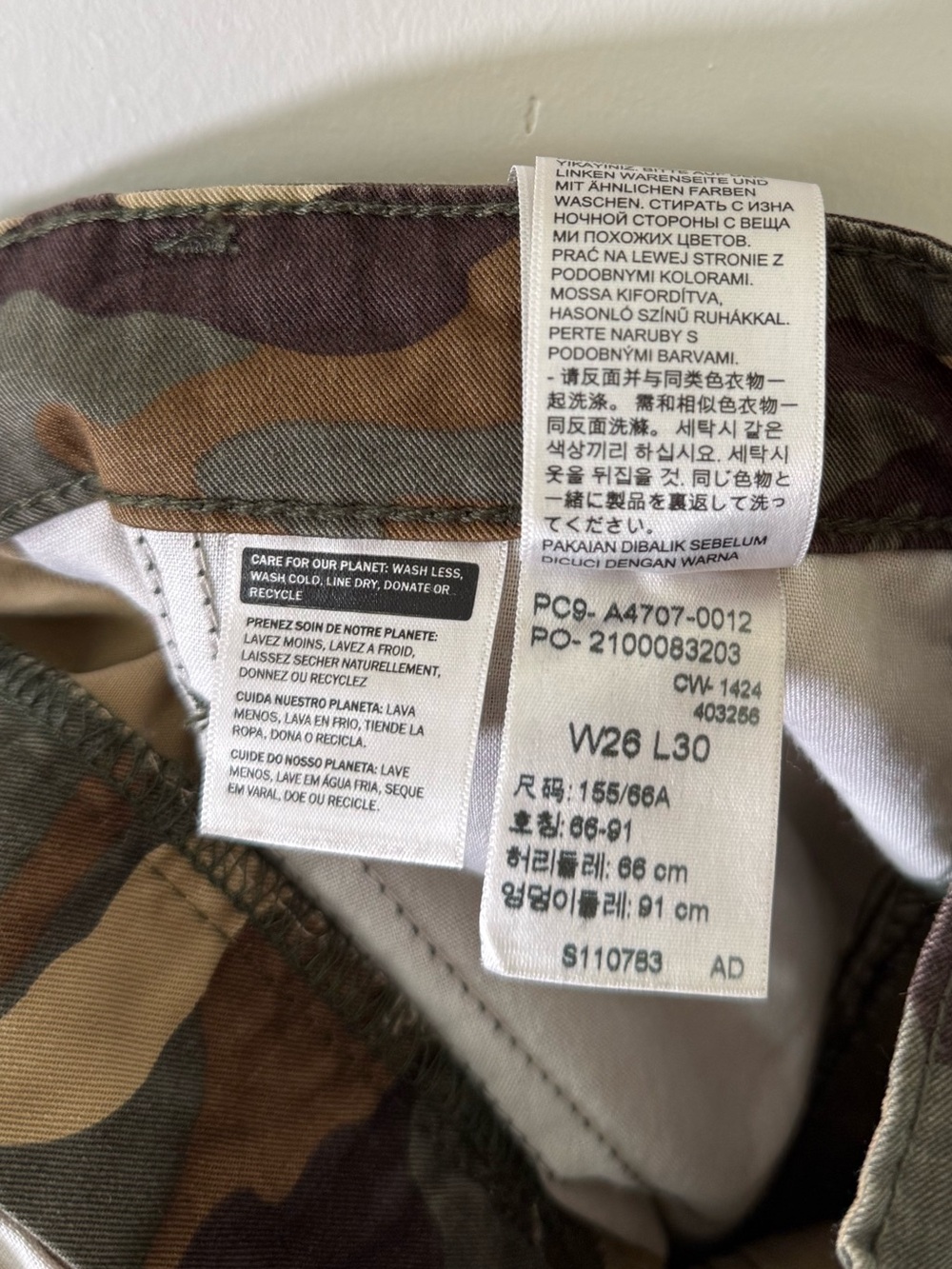 Levi’s ‘94 Baggy Cargo Pants Camo Print Size 26 - Picture 10 of 10